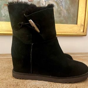 UGG CLASSIC FEMME TOGGLE WEDGE